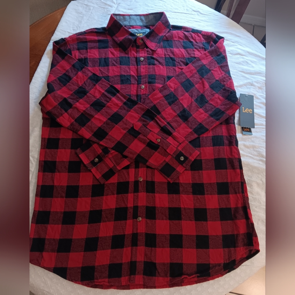 Lee long sleeve Size XL